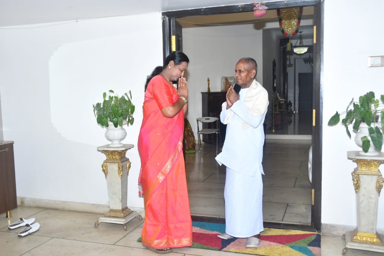 லண்டனில் சிம்பொனி இசையை அரங்கேற்றிய இளையராஜா.... வாழ்த்து தெரிவித்த பிரேமலதா விஜயகாந்த்!