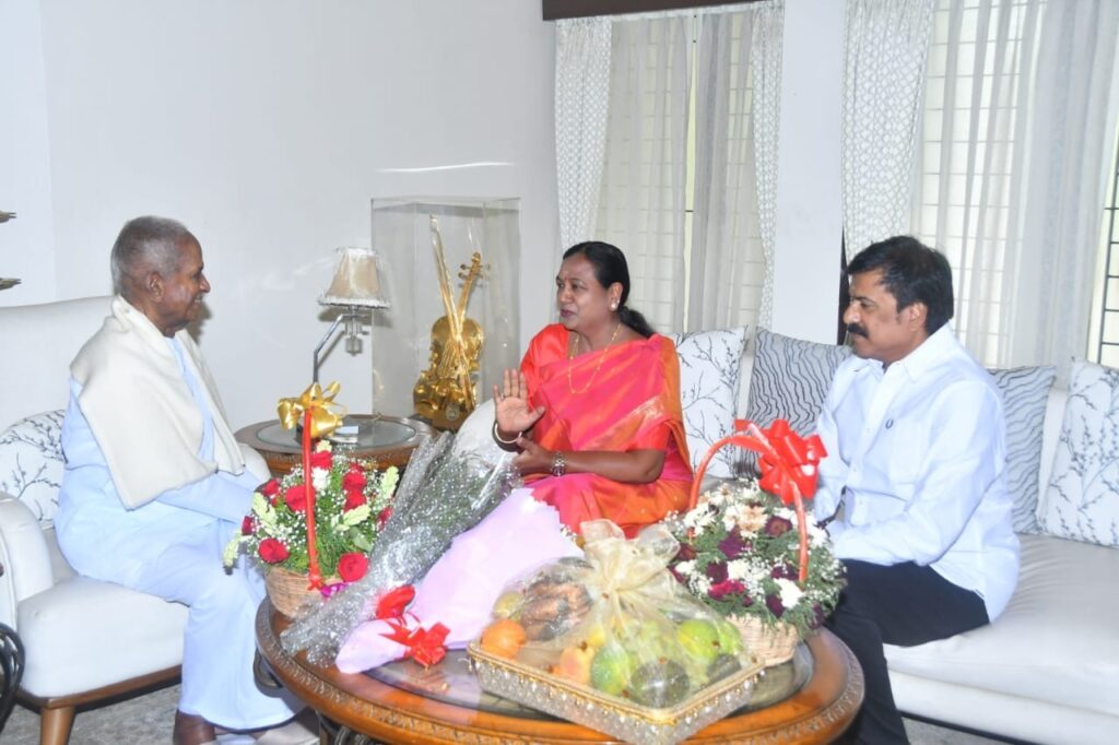 லண்டனில் சிம்பொனி இசையை அரங்கேற்றிய இளையராஜா.... வாழ்த்து தெரிவித்த பிரேமலதா விஜயகாந்த்!