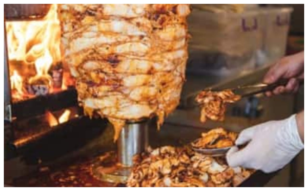 ஷவர்மா சாப்பிட்ட 17 வயது சிறுவன் மருத்துவமனையில் அனுமதி 