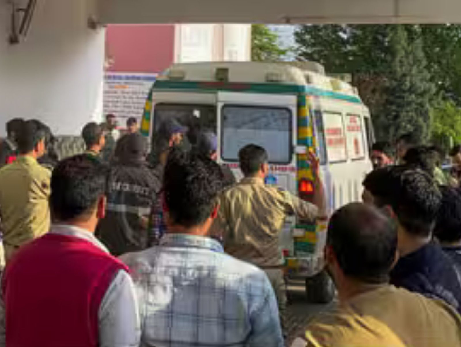 காஷ்மீரில் தீவிரவாதிகள் நடத்திய தாக்குதலில் காயமடைந்த பரமேஸ்வருக்கு எய்ம்ஸ் மருத்துவமனையில் சிகிச்சை