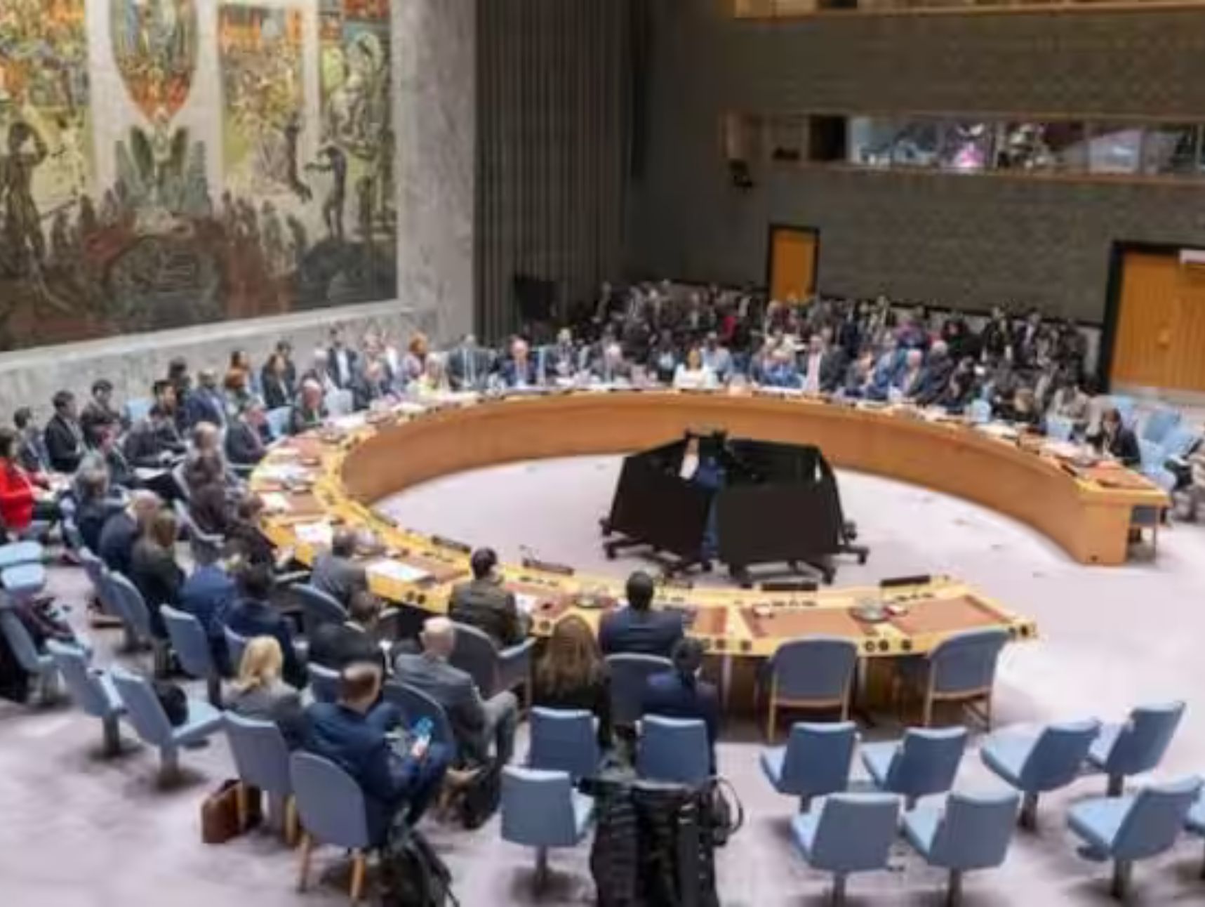 பாகிஸ்தானில் உள்ள இந்தியா்கள் வெளியேற உத்தரவு