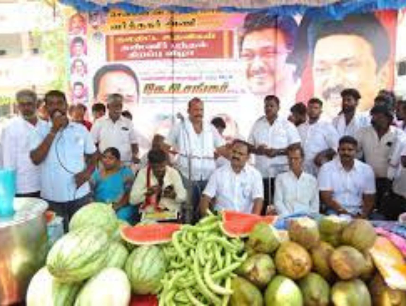 சதம் அடித்து வாட்டி வதைக்கும் வெப்பத்தை தனிக்க குளிர்பானங்கள் விநியோகம்! - திருவொற்றியூர் எம்எல்ஏ