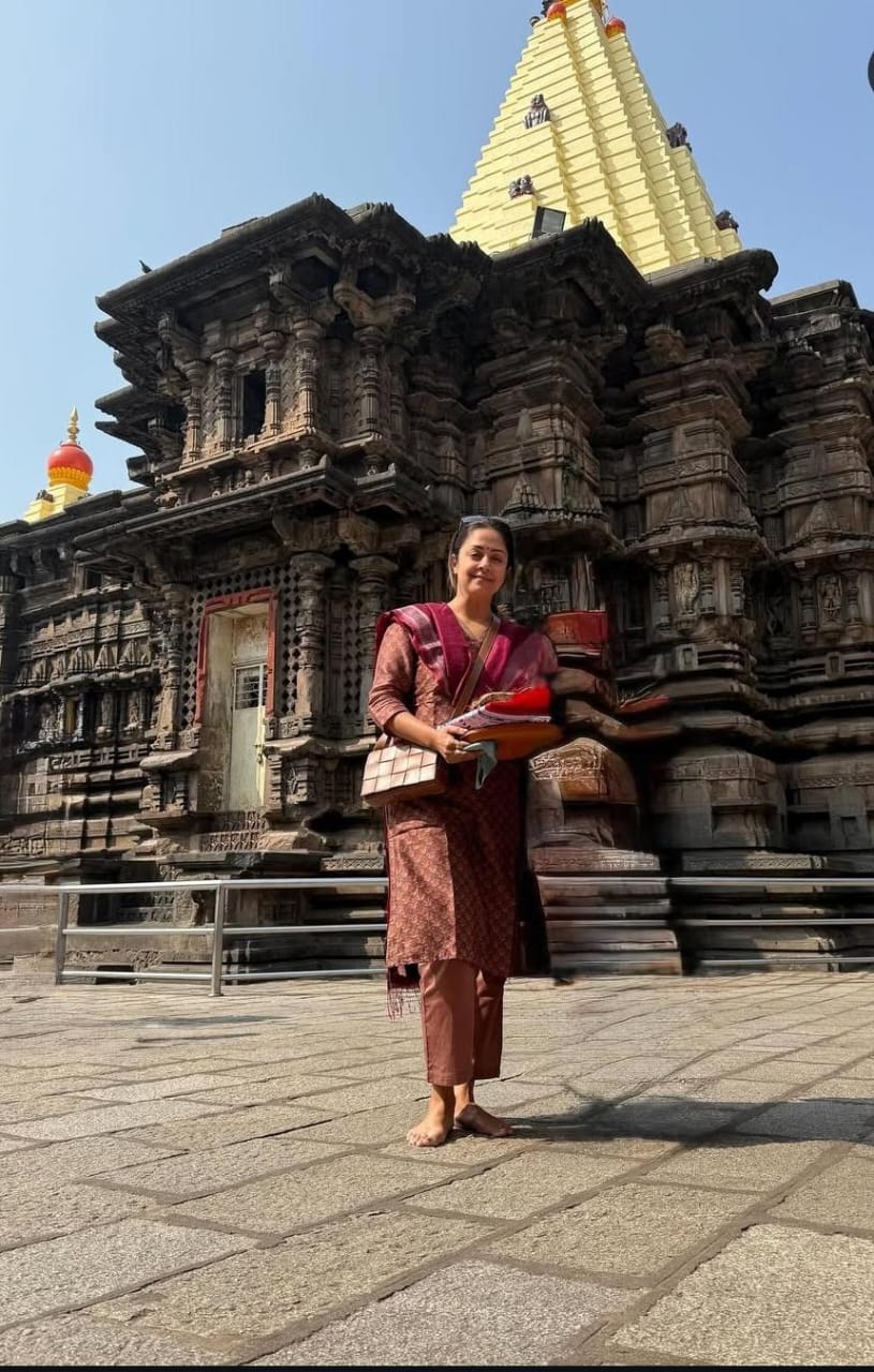 பிரசித்தி பெற்ற கோயிலில் மனைவியுடன் சாமி தரிசனம் செய்த சூர்யா!