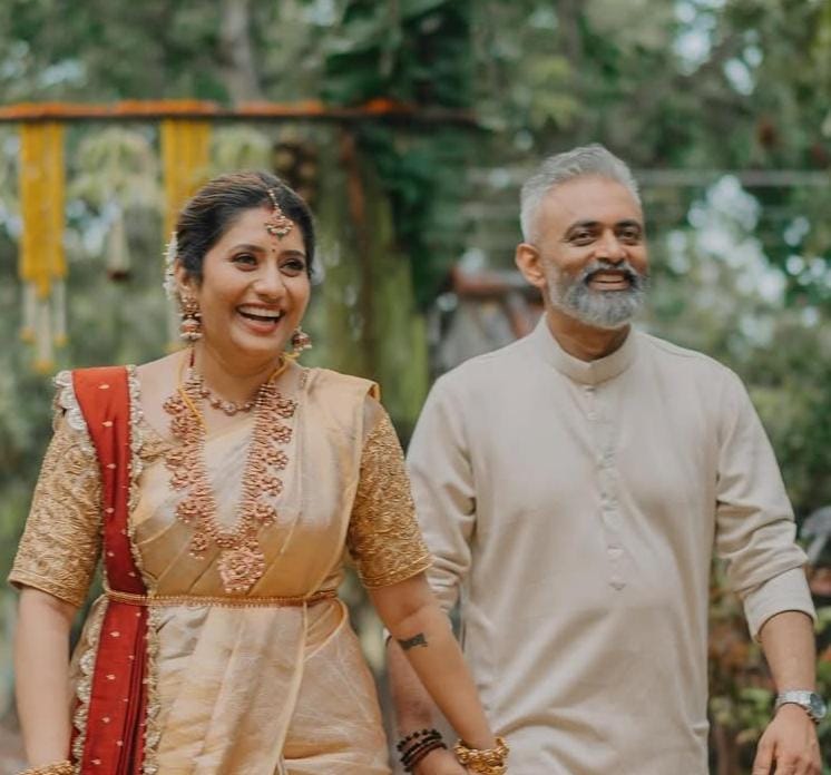 விஜய் டிவி பிரியங்கா கர்ப்பம்? .... என்ன இவரு இப்படி சொல்லிட்டாரு! 