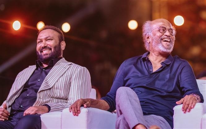லைக்கா நிறுவனத்திற்கு உதவ முன்வந்த ரஜினி!