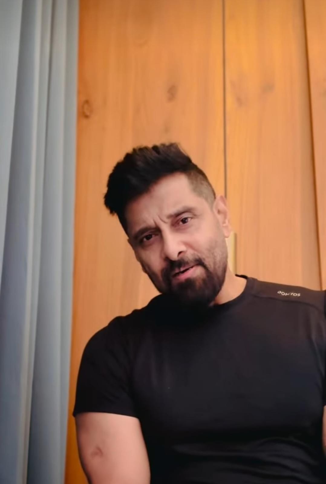 விக்ரம் ரசிகர்களே அலர்ட் ஆகுங்க.... தயாரிப்பாளர் கொடுத்த அசத்தல் அப்டேட்!