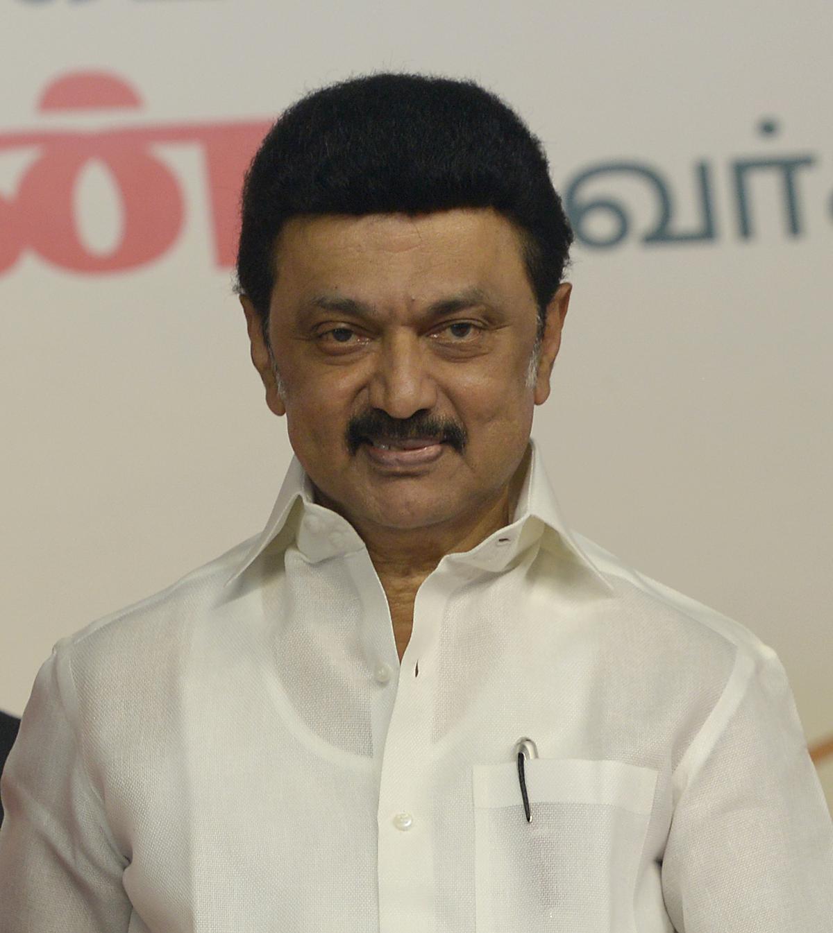 தமிழறிஞர்களின் நூல்கள் நாட்டுடைமையாக்கம்…முதல்வர் பரிசளிப்பு!