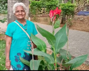 எந்த கோச்சிங் சென்டருக்கும் செல்லாமல் தானாகவே படித்து 12ம் வகுப்பு தேர்வில் வெற்றி பெற்ற 70 வயதான மூதாட்டி! 