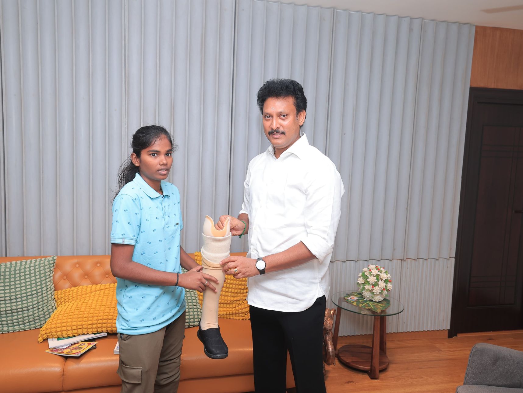 வீராங்கனையான மாணவிக்கு செயற்கை கால்…துணை முதல்வருக்கு நெஞ்சாா்ந்த நன்றி…