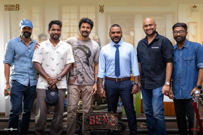 'பென்ஸ்' படக்குழுவினருடன் சிவகார்த்திகேயன்.... வைரலாகும் புகைப்படம்!