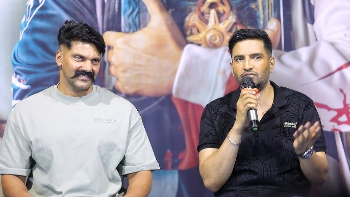 'STR 49' படத்தில் காமெடியனாக நடிக்க முடியாது.... சந்தானம் பேட்டி!