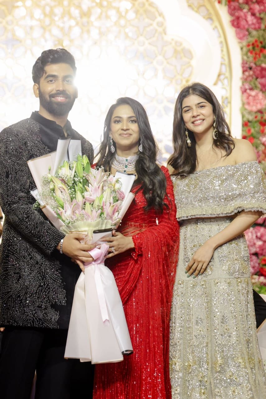 பிரம்மாண்ட செட்டில் நடைபெற்ற ஐசரி கணேஷ் மகளின் திருமண வரவேற்பு நிகழ்ச்சி.... புகைப்படங்கள் வைரல்!