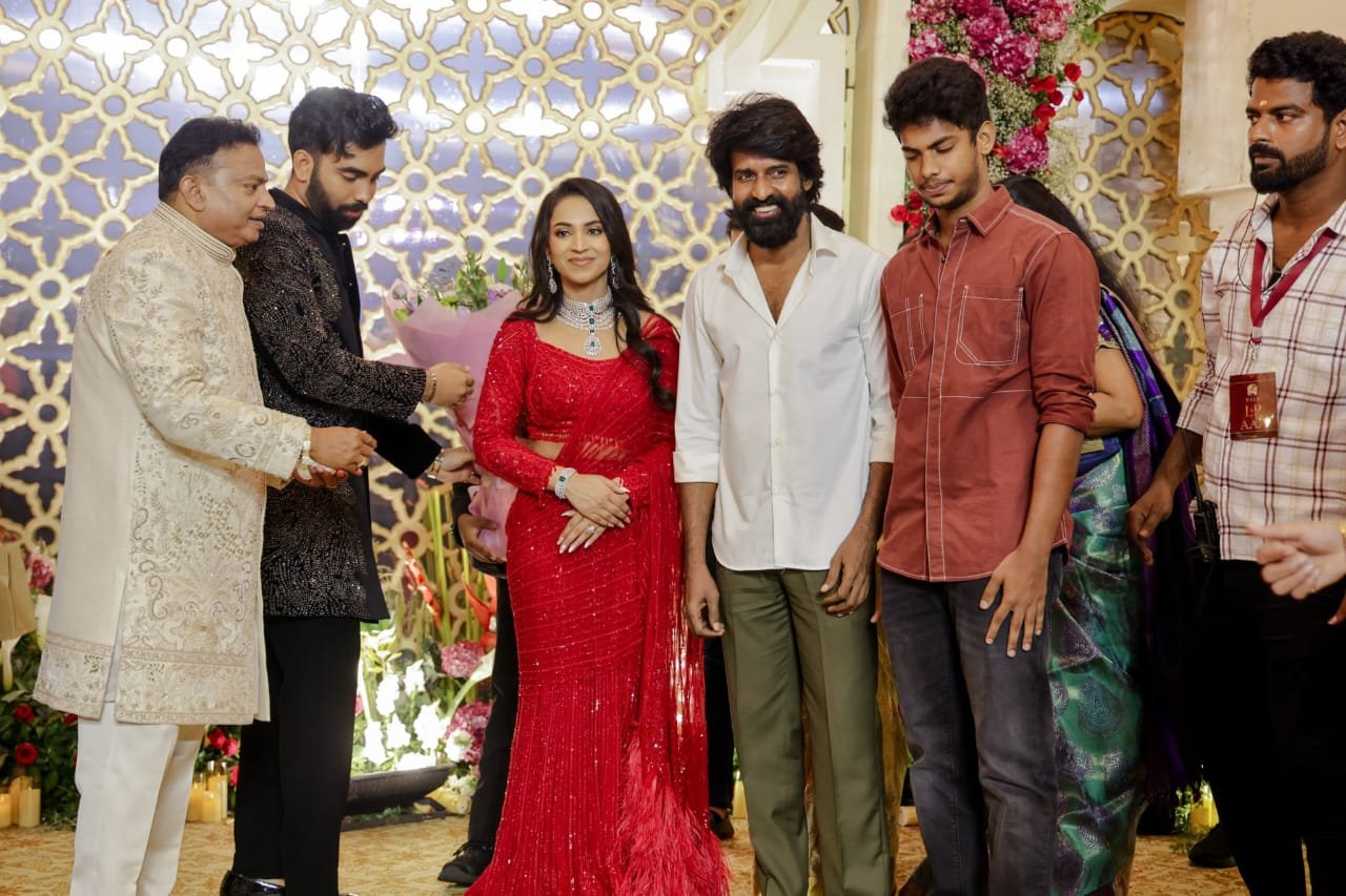 பிரம்மாண்ட செட்டில் நடைபெற்ற ஐசரி கணேஷ் மகளின் திருமண வரவேற்பு நிகழ்ச்சி.... புகைப்படங்கள் வைரல்!