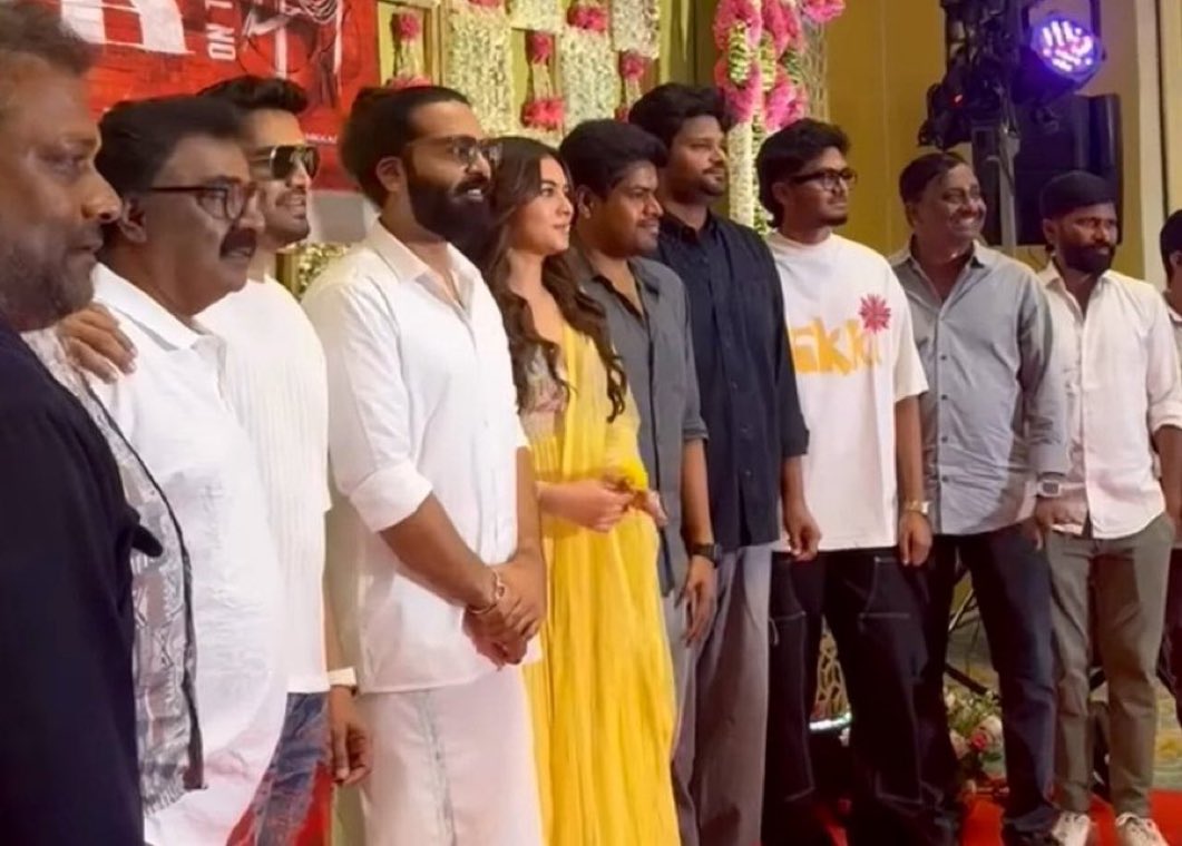 வேஷ்டி சட்டையில் ஜொலிக்கும் 'சிம்பு'.... STR 49 பூஜை புகைப்படங்கள் வைரல்!