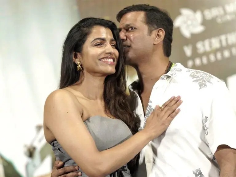 தனது நிச்சயதார்த்த புகைப்படங்களை வெளியிட்ட விஷால்.... குவியும் வாழ்த்துகள்!