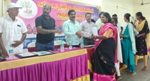 7 ஆண்டுகளுக்கும் மேலாக கல்வி சீர்… மகிழ்ச்சியில் மாணவ-மாணவியா்கள்…