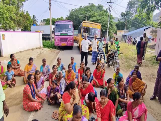 ஊராட்சி நிர்வாகத்தின் அலட்சிய போக்கை கண்டித்து பொதுமக்கள் சாலை மறியல்