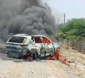 ஓடும் காரில் பயங்கர தீ விபத்து! அதிர்ஷ்டவசமாக உயிர் தப்பிய தம்பதியினர்!
