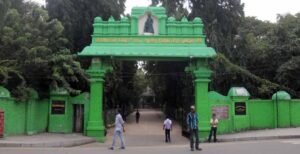 ”ஆவடி ரூட்” பேனர் ஏந்தி ரூட் தலைகள் அராஜகம்… எச்சரித்த போலீசார்…