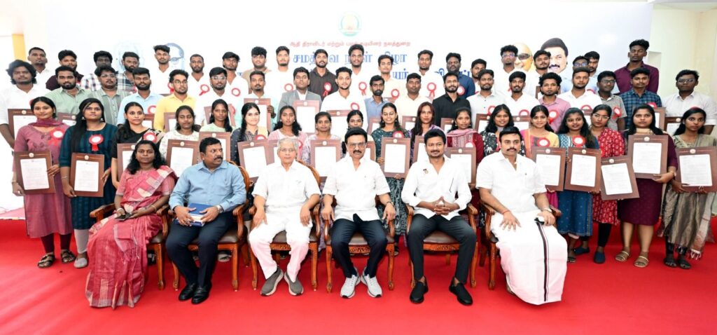 உரத்த குரலும்…சத்தமில்லாத சாதனையும்…