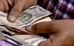 மகன் வாங்கிய கடனுக்காக தந்தையின் கை விரலை வெட்டிய கந்து வட்டி கும்பல்…           