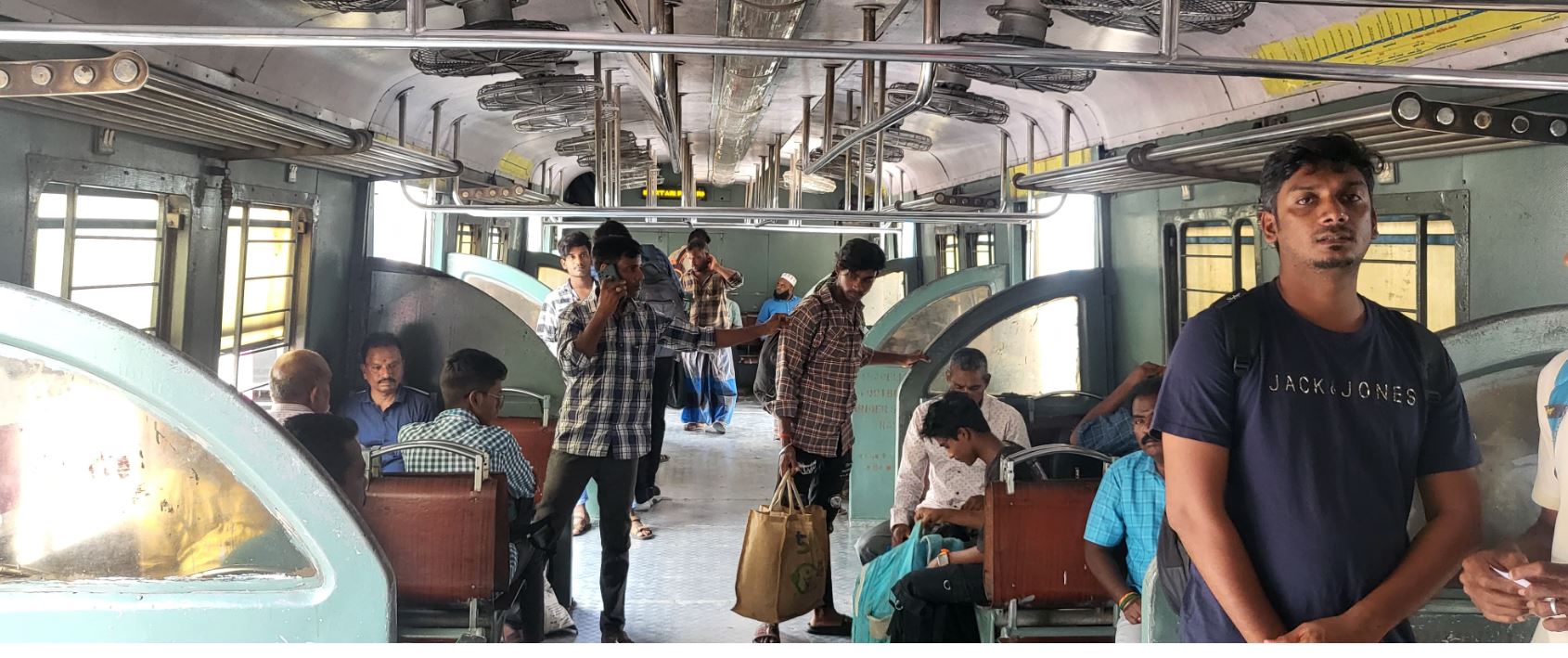 பயணிகளின் பாதுகாப்பு கருதி கூடுதல் பெட்டிகள்- சென்னை ரயில்வே கோட்டம்