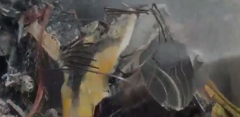 மீண்டும் விமான விபத்து! பள்ளியின் மீது விழுந்து நொறுங்கிய விமானம்!