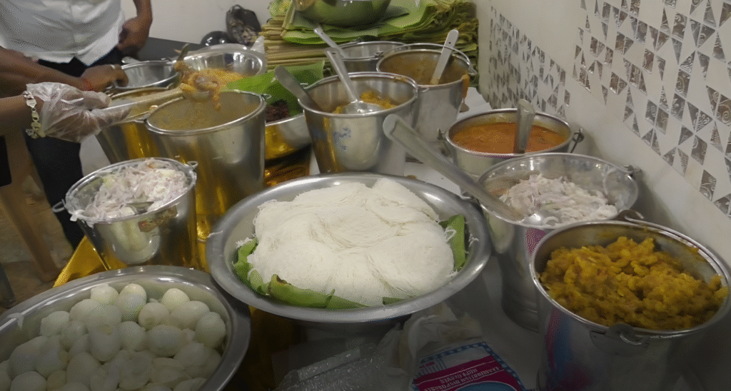 90 வயது தந்தைக்கு மிக பிரமாண்டமாக பிறந்தநாள் விழா கொண்டாடிய மகன் மற்றும் மகள்கள்!