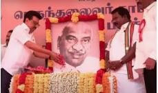 சிதம்பரம் மகளிர் பள்ளியில் காமராசருக்கு மலர் தூவி மரியாதை செலுத்திய முதலமைச்சர்…