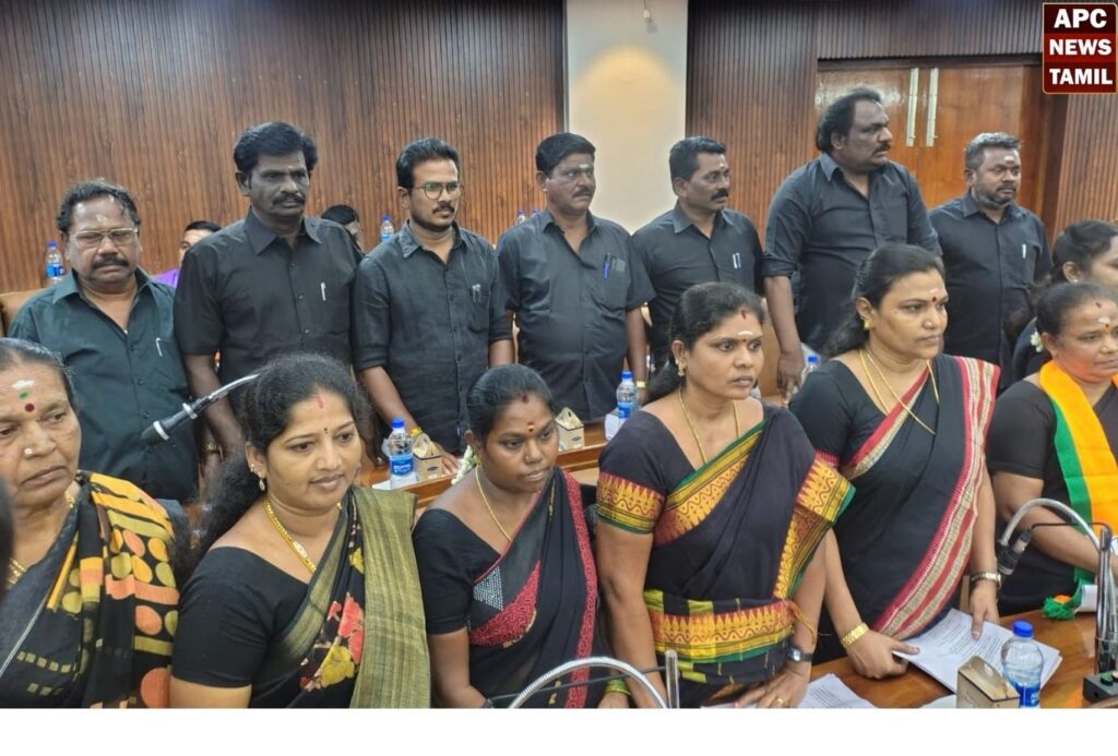 கருப்பு சட்டை அணிந்த அதிமுக உறுப்பினர்களால் சலசலப்பு!