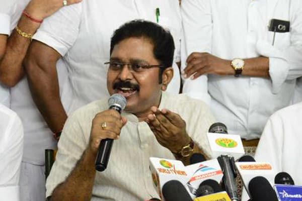விளிம்புநிலை மக்கள் என்றால் ஆட்சியாளர்களுக்கு இளக்காரமாகத் தெரிகிறதா ? - டி.டி.வி.தினகரன் ஆவேசம்