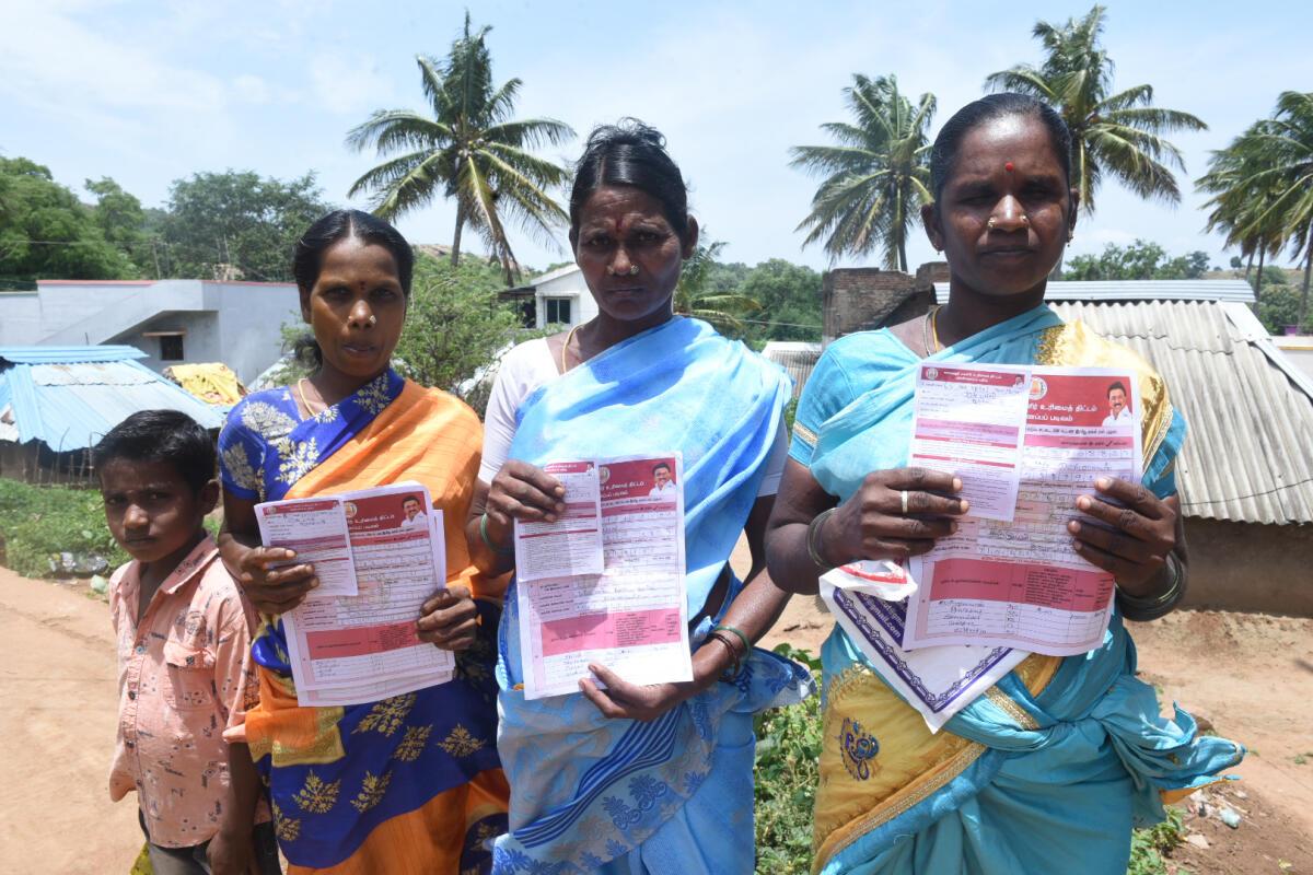 “உங்களுடன் ஸ்டாலின்“ திட்டத்தின் கீழ் விண்ணப்பங்கள்  விநியோகம்…