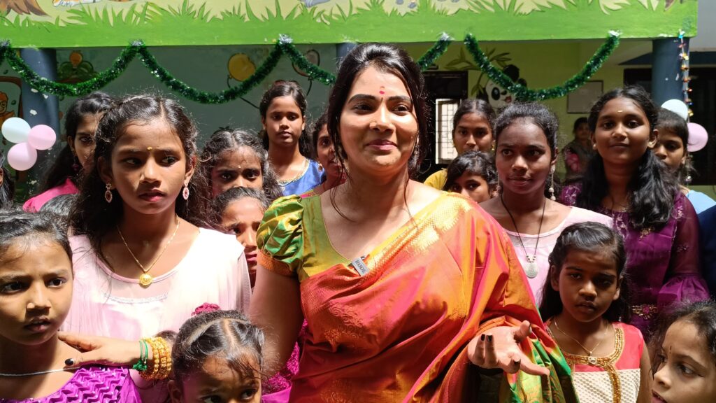 நம்மால் முடிந்த உதவியை செய்யவேண்டும்…நடிகை திவ்யா வேண்டுகோள்!