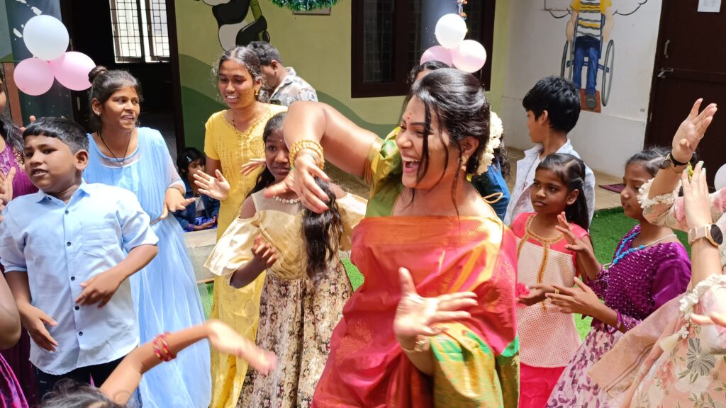 நம்மால் முடிந்த உதவியை செய்யவேண்டும்…நடிகை திவ்யா வேண்டுகோள்!