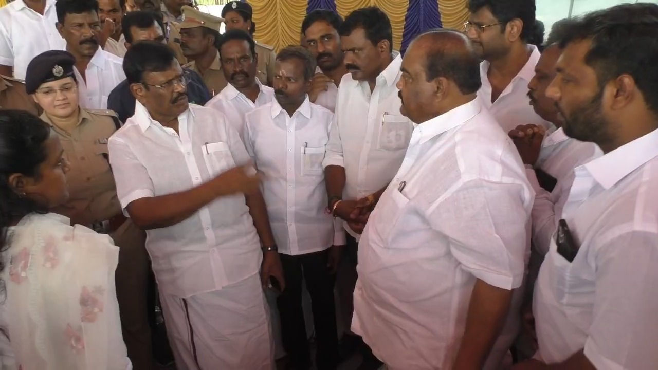 மகளிர் உரிமைத் தொகை பெற குவிந்த பெண்களை பார்த்து அதிர்ச்சியடைந்த அமைச்சர்!