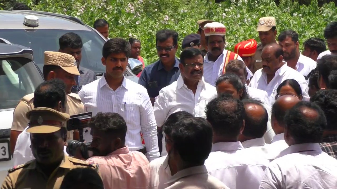 மகளிர் உரிமைத் தொகை பெற குவிந்த பெண்களை பார்த்து அதிர்ச்சியடைந்த அமைச்சர்!