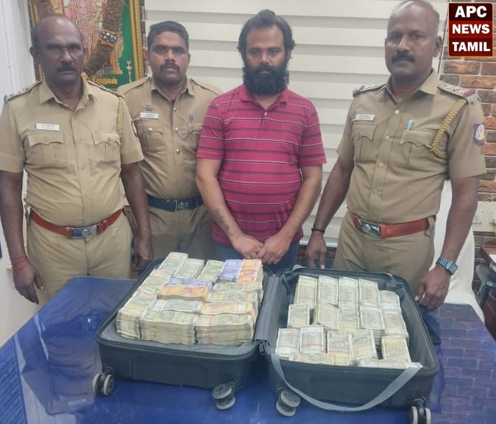 வீட்டை புகைப்படம் எடுக்க சென்ற போது  ரூ.1.20 கோடியை அபேஸ் செய்த உரிமையாளர்!