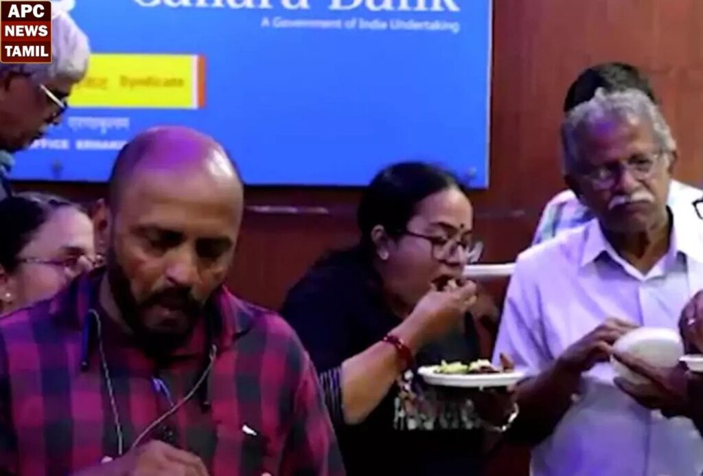 பீஃப் தடை உத்தரவுக்கு எதிர்ப்பு: வங்கியில் பீஃப் திருவிழா