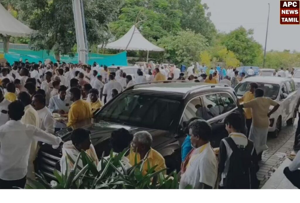 அறுசுவை விருந்து! முண்டியடித்த பா ம க தொண்டா்கள்!