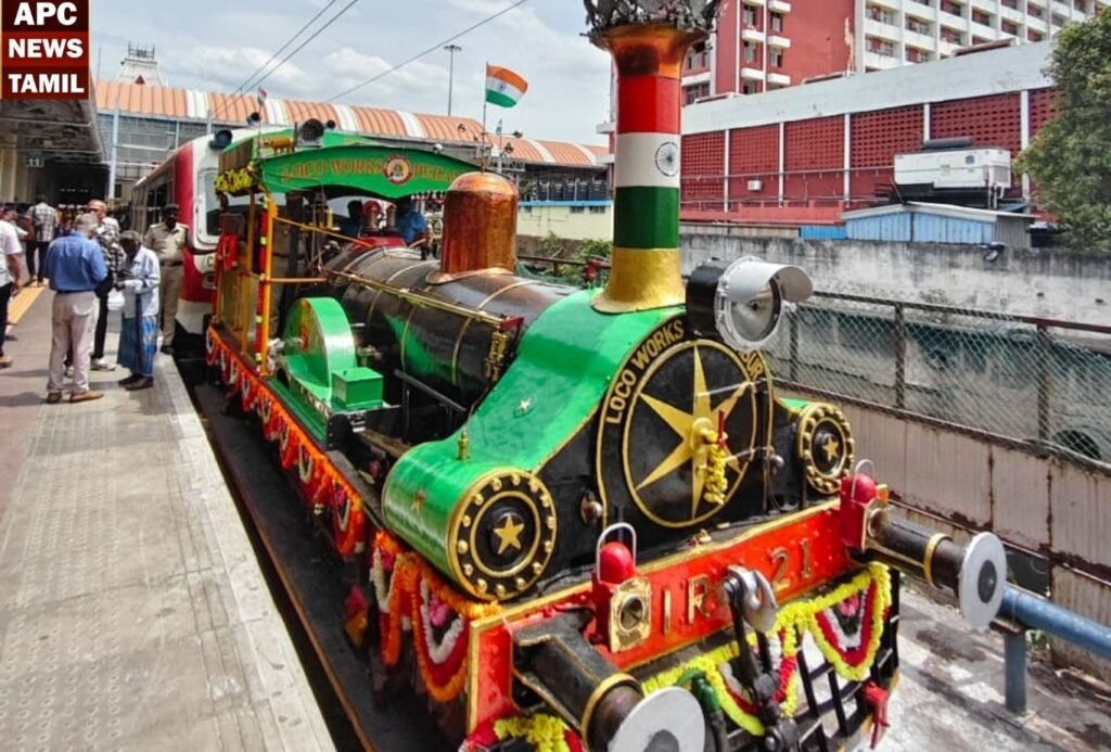 30 ஆண்டுகள் உழைத்த நீராவி எஞ்சின்! செல்பி எடுத்த மக்கள்!!