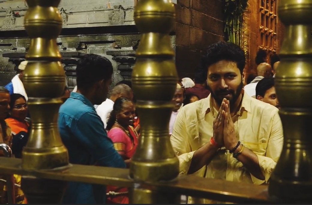 திருப்பதியில் பாடகி கெனிஷாவுடன் ரவி மோகன்.... வைரலாகும் புகைப்படங்கள்!