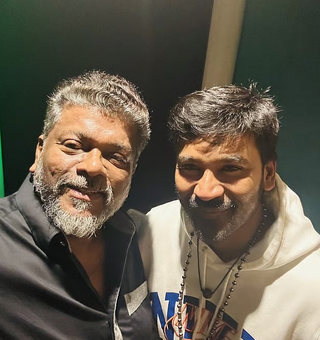 தனுஷுக்கு கிஃப்ட் கொடுத்த பார்த்திபன்.... வைரலாகும் வீடியோ!