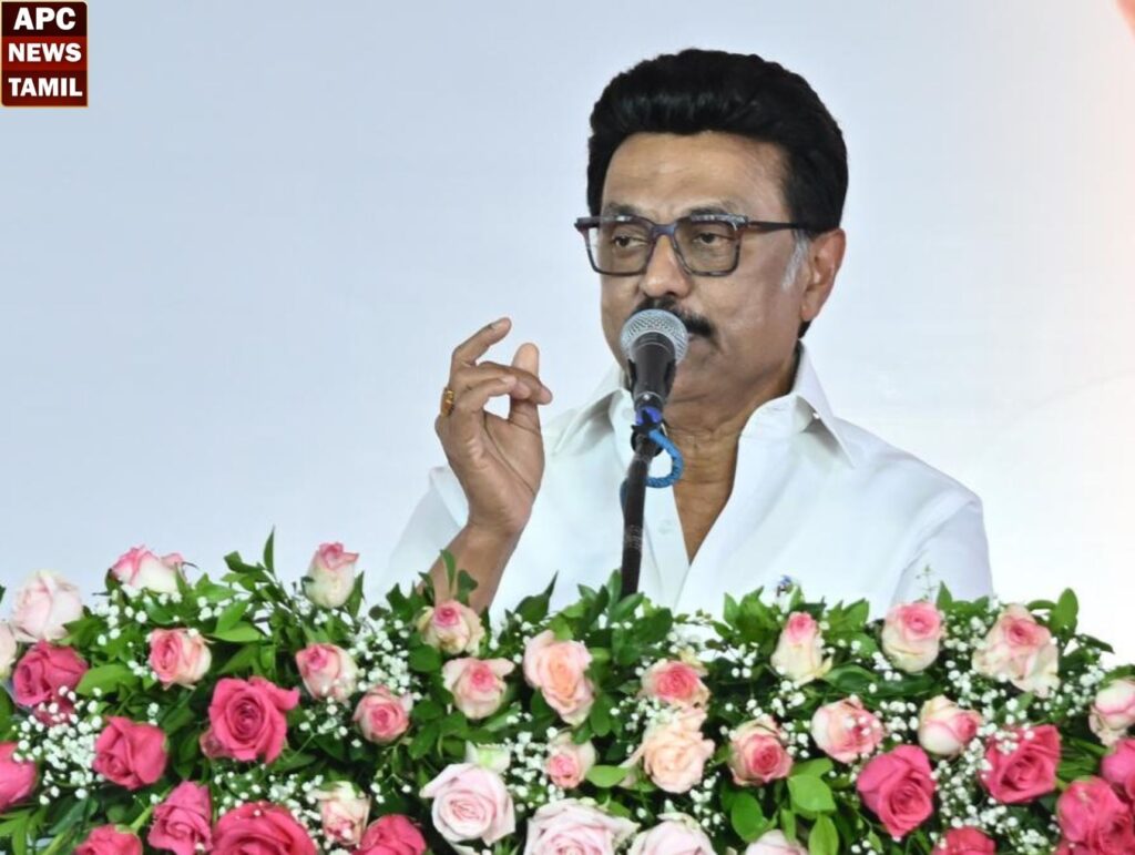 மாணவா்களிடம் நண்பா்கள் போல் ஆசிாியா்கள் நடந்துக் கொள்ள வேண்டும் - முதல்வர்  அறிவுரை