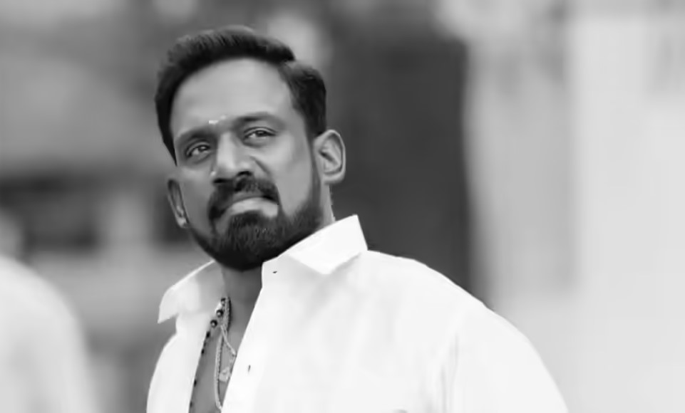 நாளை பேரனுக்கு காதணி விழா...இப்படி அழவச்சிட்டாரே.... ரோபோ சங்கருக்காக ஓடோடி வந்து கண்ணீர் அஞ்சலி செலுத்தும் பிரபலங்கள்!