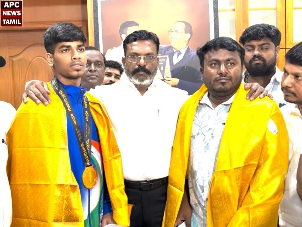 கார்த்திகா, அபினேஷிற்கு ஊக்கத் தொகையை தலா ஒரு கோடியாக உயர்த்தி தர திருமாவளவன் வலியுறுத்தல்…