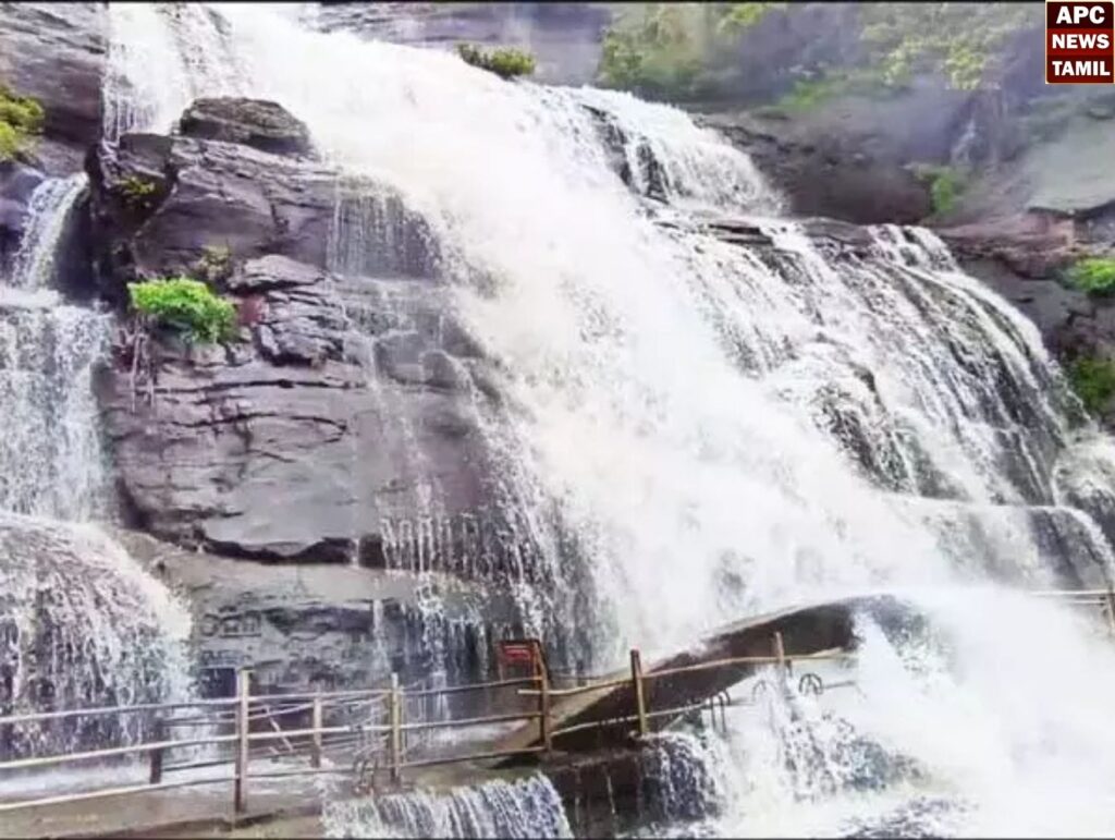 குற்றால அருவிகளில் 4வது நாளாக சுற்றுலாபயணிகளுக்கு குளிக்கத் தடை….