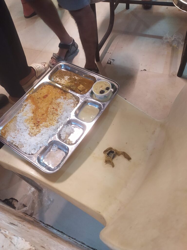 வேல்டெக் கல்லூரி விடுதிமாணவர்கள் போராட்டம்