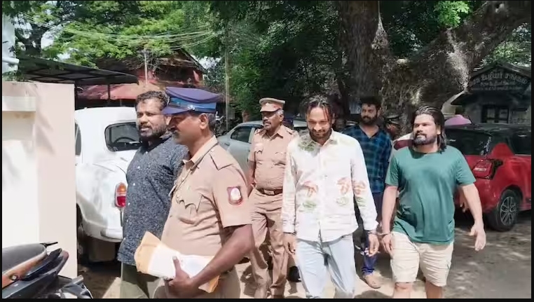 காஞ்சிபுரத்தில் ரூ.4.5 கோடி கொள்ளை.. 5 பேர் கைது..! கேரளா விரைந்த தனிப்படை..!!