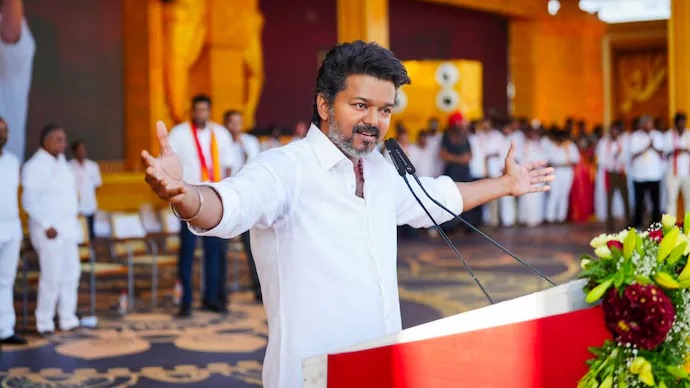 நீங்கெல்லாம் CM ஆனா மக்களுக்கு ஒன்னும் பண்ண மாட்டீங்க.... விஜயை விமர்சித்த பிக் பாஸ் பிரபலம்!