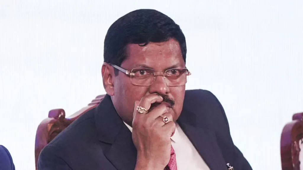 . நான் ஓய்வு பெறும் வரை வழக்கு விசாரணைகளை ஒத்திவைக்க விரும்புகிறதா மத்திய அரசு? தலைமை நீதிபதி கவாய் அதிருப்தி..!